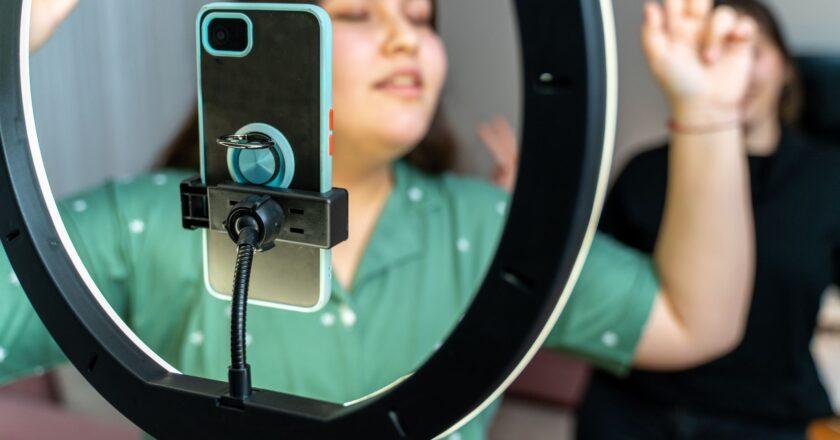 Vine Makes a Comeback as ‘Divine’ – A Bold Anti-AI Statement